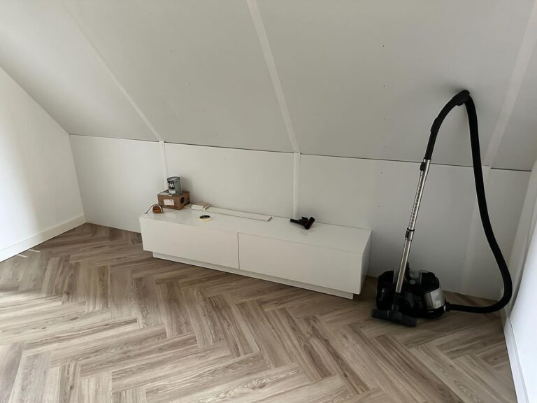 Schuifkast zolder geplaatst