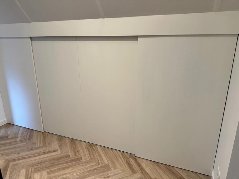 Schuifkast zolder geplaatst