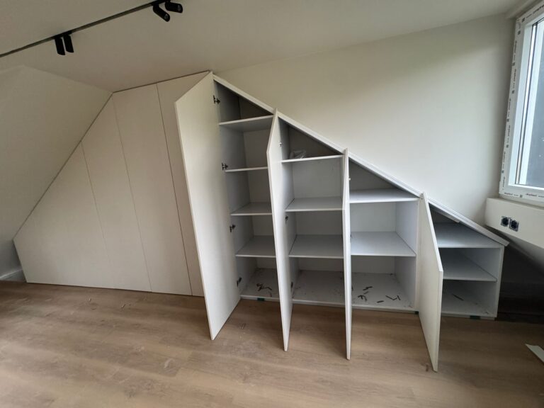 Complete zolderafwerking met op maat kasten